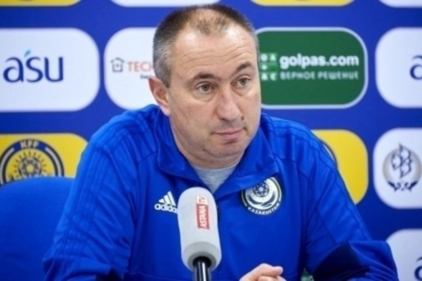 Qazaxıstan millisi baş məşqçisi ilə yollarını ayırıb