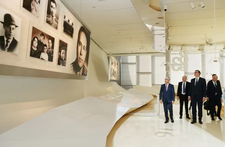 Serbiya Prezidenti Heydər Əliyev Mərkəzi ilə tanış olub