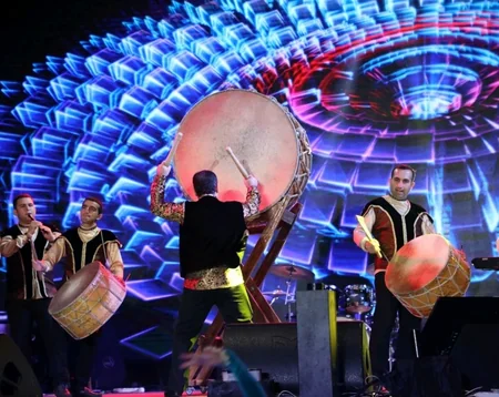 Heydər Əliyev Mərkəzinin parkında Müstəqillik Günü münasibətilə konsert olub