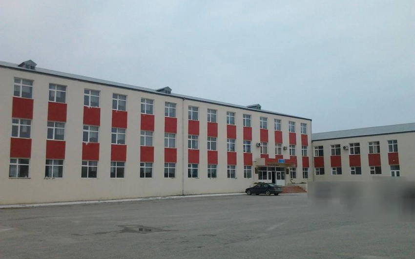 Güclü külək Bakıda 11 məktəbə ziyan vurub