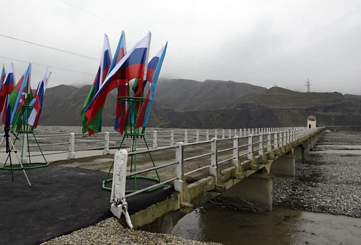 Azerbaijan, Russia halt mutual travels