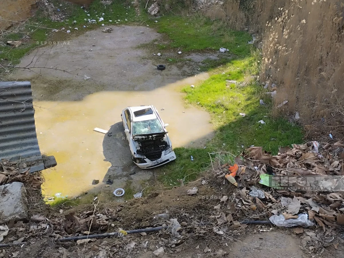 Bakıda maşın bina tikintisi üçün qazılan xəndəyə düşüb, xəsarət alan var