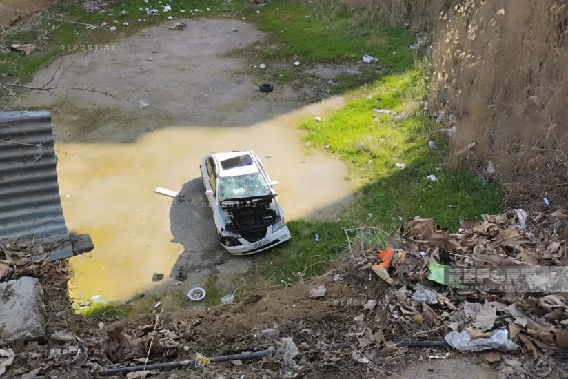Bakıda maşın bina tikintisi üçün qazılan xəndəyə düşüb, xəsarət alan var