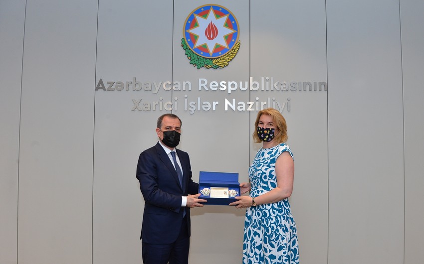 Ceyhun Bayramov AYİB-in Azərbaycan nümayəndəliyinin rəhbəri ilə görüşüb