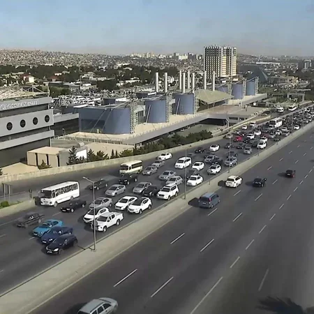 Bakının bir sıra yollarında tıxac yaranıb