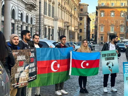 Azərbaycan icması İtaliya paytaxtında dinc etiraz aksiyası keçirib