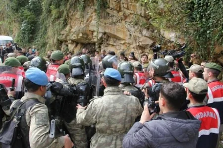 ​Türkiyədə terrorçunu qəbiristanlıqda basdırmağa imkan verməyiblər