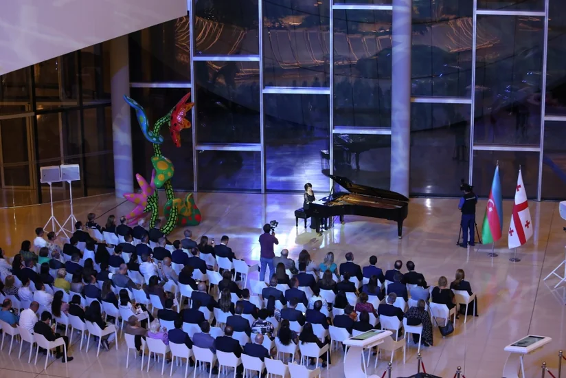 Məşhur pianoçu Elisso Bolkvadze Heydər Əliyev Mərkəzində çıxış edib