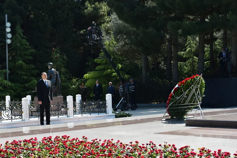 Azerbaijani President visited grave of national leader Heydar Aliyev