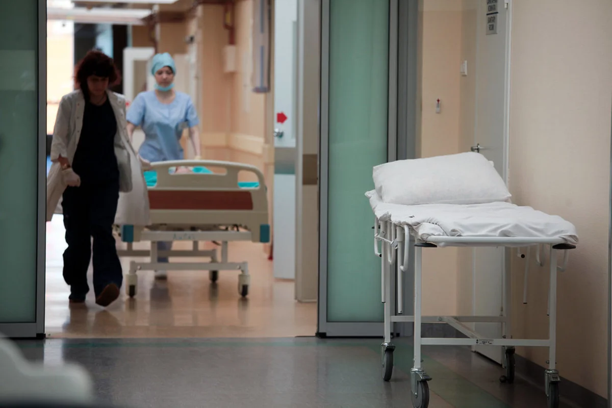 Nizami rayonunda avtomobil piyadanı vurdu   