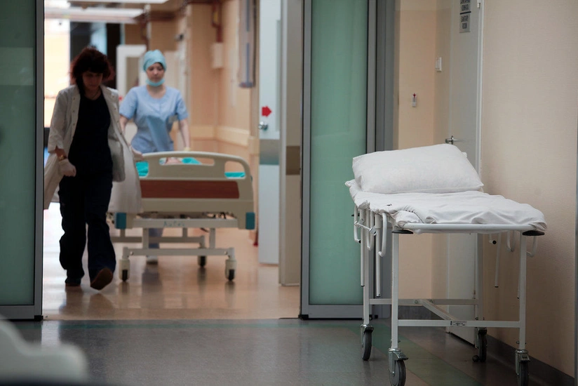 Qazaxda gənc qadın qolundan kəsik xəsarətləri alıb