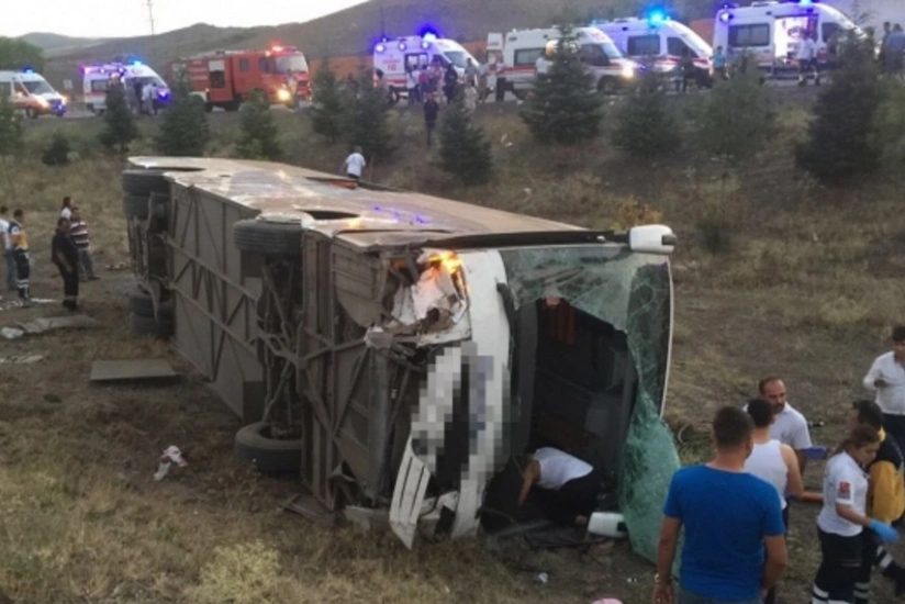 Türkiyədə sərnişin avtobusu aşıb, 30 nəfər yaralanıb