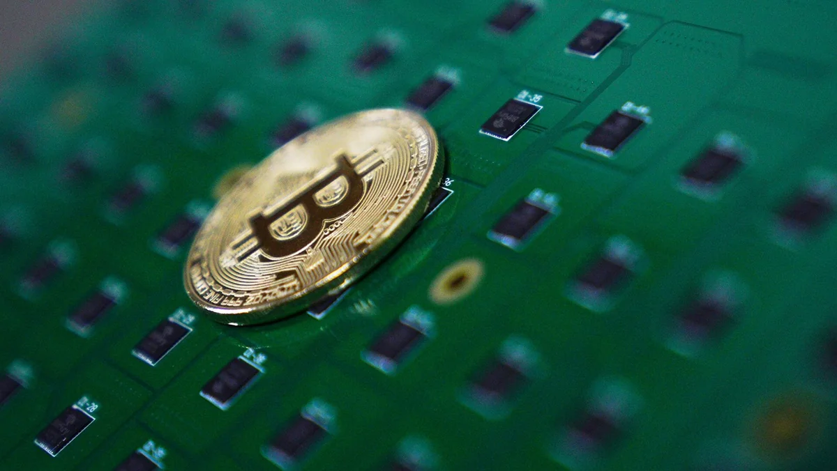 Цена биткоина рухнула после рекордного роста