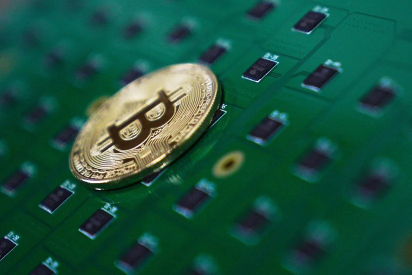 Цена биткоина рухнула после рекордного роста