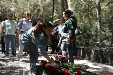 Sara Qədimovanın məzarı ziyarət olunub