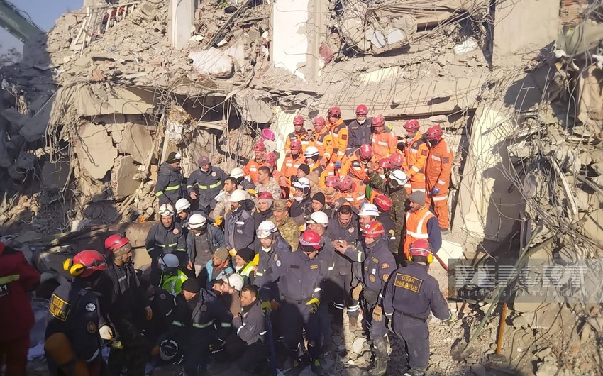 Azərbaycanın xilasediciləri 198 saatdan sonra dağıntılar altından 2 qardaşı sağ çıxarıb - YENİLƏNİB