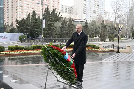 İlham Əliyev və Mehriban Əliyeva Xocalı soyqırımı abidəsini ziyarət ediblər