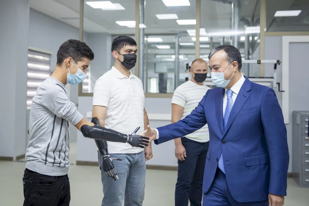 Yuxarı ətrafları amputasiya olunan qazilər son nəsil protezlərlə təmin olunub