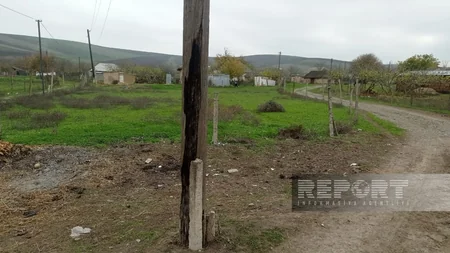 Cəlilabadın Moranlı kəndində işıq dirəkləri çürüyüb, elektrik naqilləri təhlükə mənbəyinə çevrilib - YENİLƏNİB