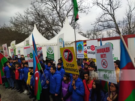 Экоакция на дороге Ханкенди-Лачын продолжается