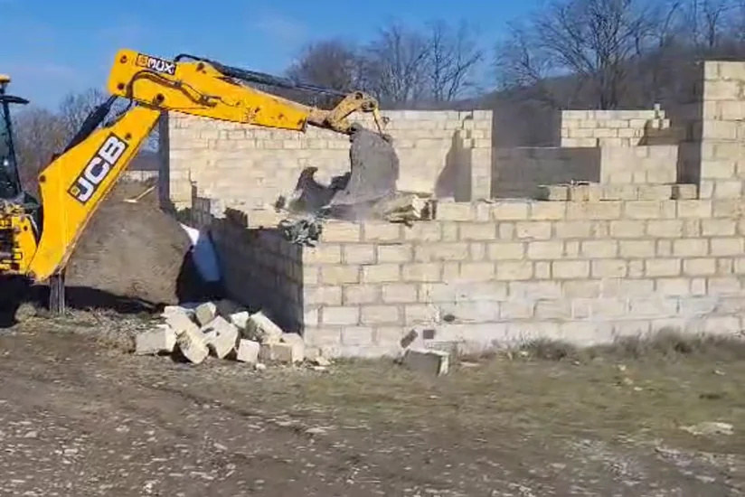 Qubada qanunsuz tikili sökülüb