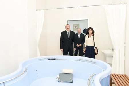 Prezident İlham Əliyev Bakıda Elmi-Tədqiqat Tibbi Bərpa İnstitutunda əsaslı yenidənqurmadan sonra yaradılan şəraitlə tanış olub - YENİLƏNİB