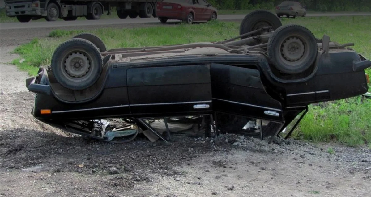 Zaqatalada maşın aşıb, sürücü ağır yaralanıb