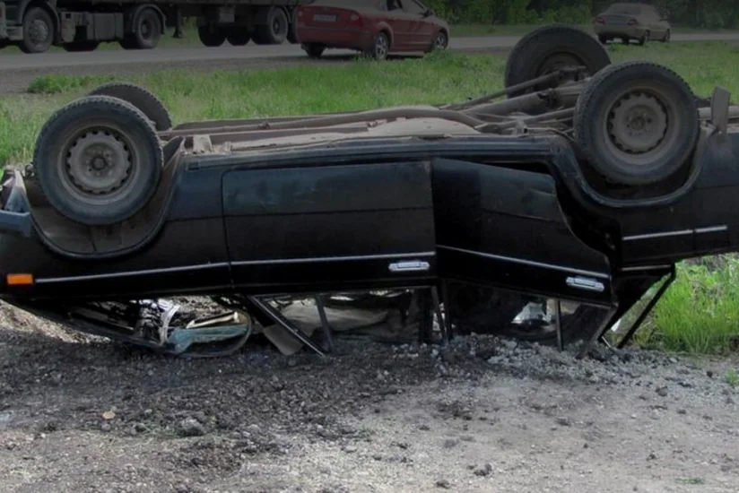Zaqatalada maşın aşıb, sürücü ağır yaralanıb