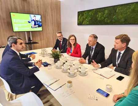 ADY rəhbərliyi “InnoTrans” beynəlxalq sərgisində Orta Dəhlizin perspektivlərini müzakirə edib