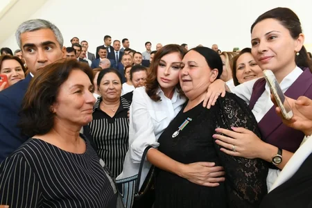 Azərbaycanın Birinci vitse-prezidenti Mehriban Əliyeva məcburi köçkünlərin tədbirində iştirak edib