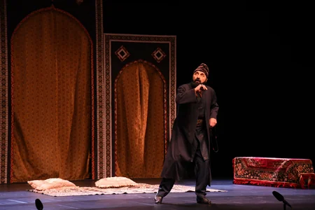 Heydər Əliyev Mərkəzində “Ölülər” pyesi anşlaqla izlənilib - VİDEO
