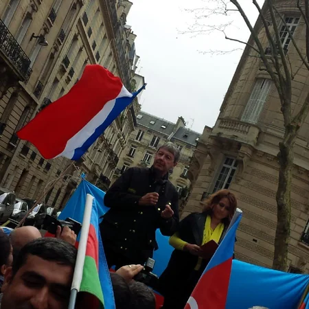 Parisdə ermənilər azərbaycanlılara hücum edib, yaralananlar var