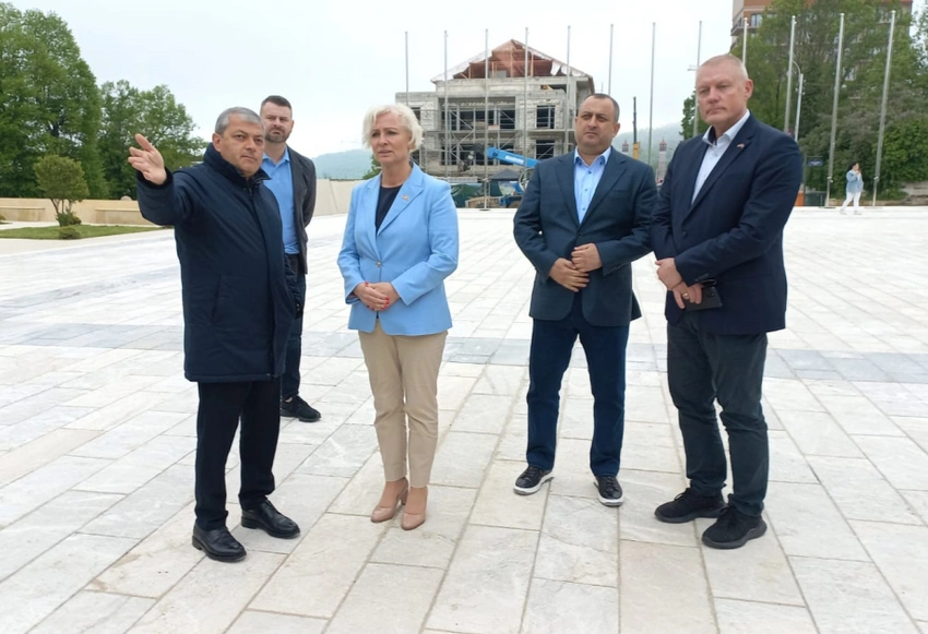 Latviya Parlamentinin sədri Şuşaya gedib - YENİLƏNİB