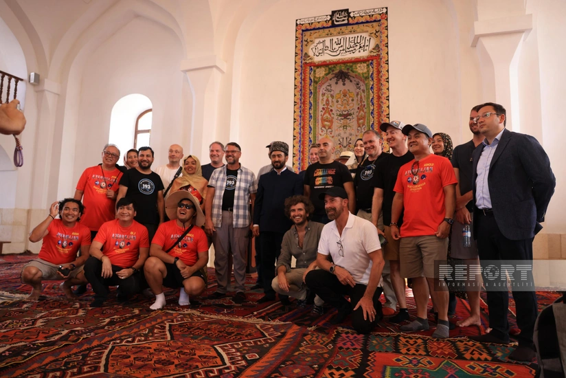 Группа международных путешественников посетила Агдамскую Джума мечеть