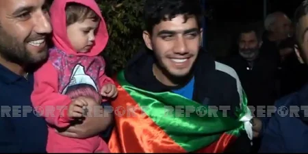 Cəlilabad sakinləri qaziləri qarşılayır