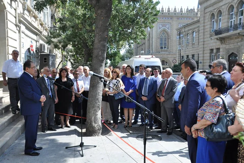 BDU-nun ilk azərbaycanlı rektorunun barelyefinin açılışı olub