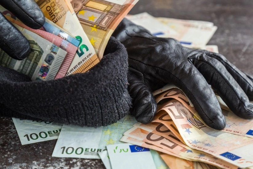 Bakıda mağazadan 2 min manatlıq oğurluq edilib
