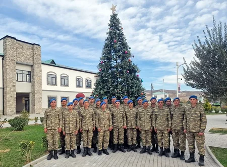Dünya Azərbaycanlılarının Həmrəyliyi Günü və Yeni il münasibətilə Azərbaycan Ordusunda silsilə tədbirlər keçirilib