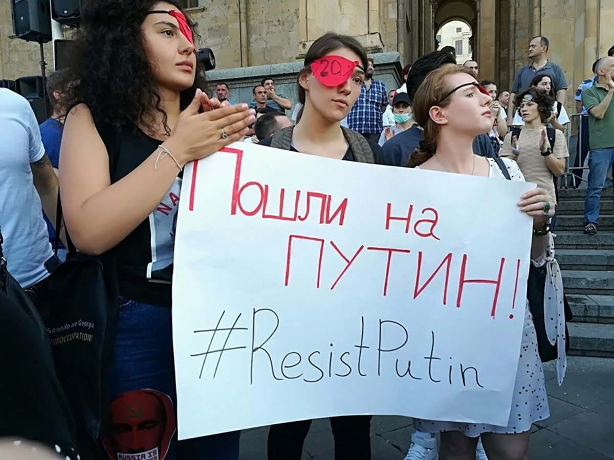 В Грузии требуют отставки министра внутренних дел