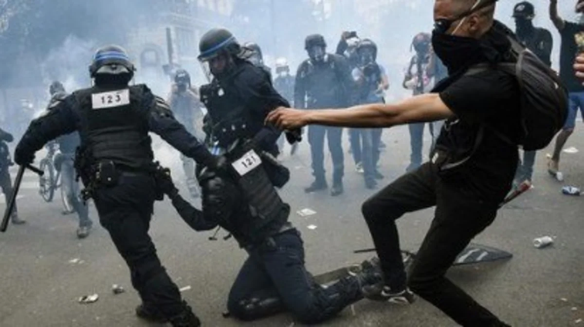 При протестах в Лондоне пострадали 15 человек