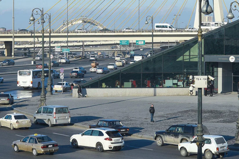 “Koroğlu” metrostansiyası istiqamətində təmirlə əlaqədar avtobusların dayanacağında dəyişiklik edilib