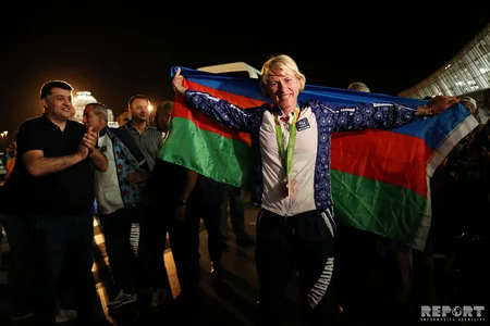 Azərbaycanın olimpiya yığması Vətənə dönüb - FOTOREPORTAJ