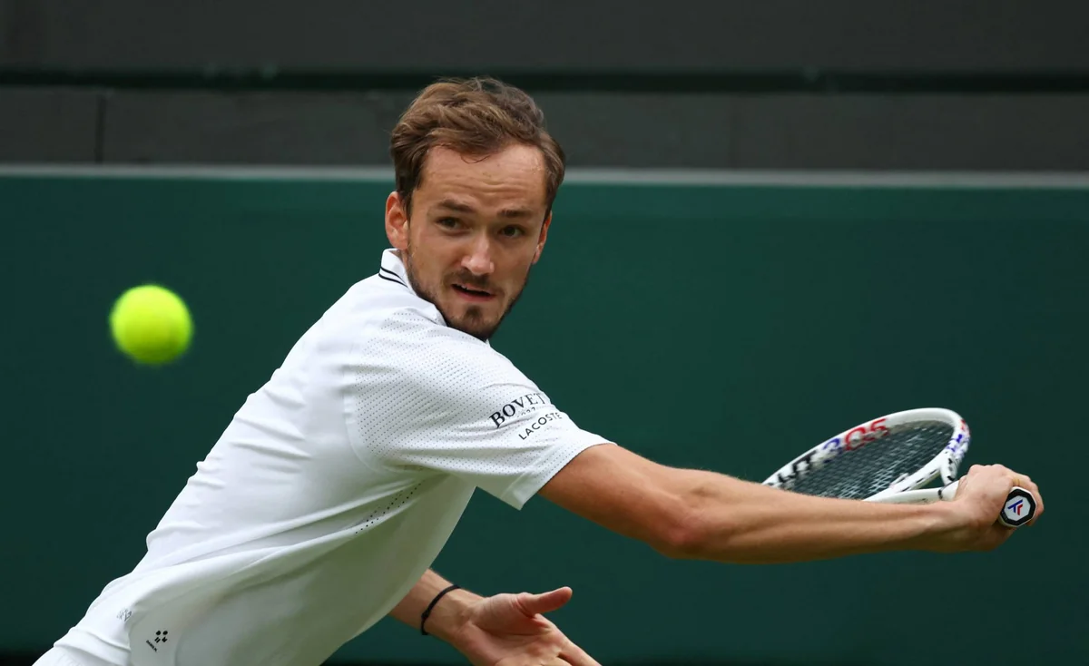 Rusiyalı tennisçi ABŞ Açıq çempionatında qalmaqal yaradıb, hakimi təhqir edib