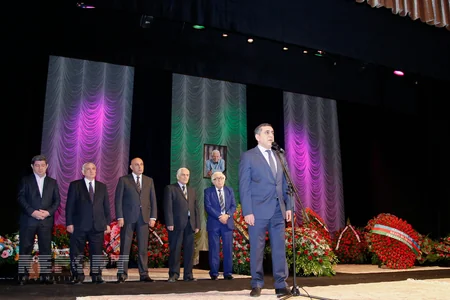 ​Məzara bənzəyir yaxşı insan... - FOTOREPORTAJ