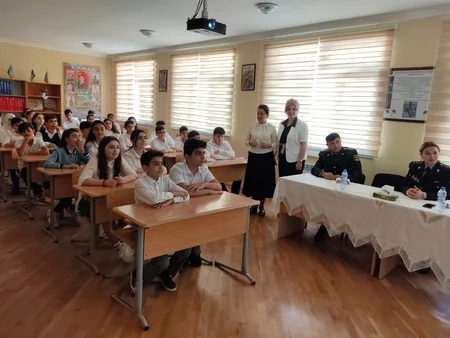 “Yol hərəkəti qaydalarını öyrənək və əməl edək!” mövzusunda maarifləndirici tədbir keçirilib