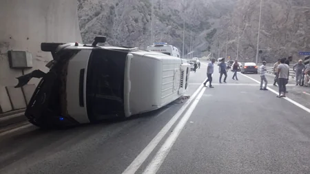 Türkiyədə avtobus aşıb, 15 nəfər yaralanıb
