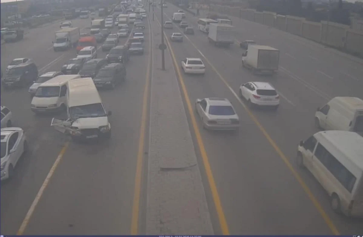 Bakının Ziya Bünyadov prospektində sıxlıq