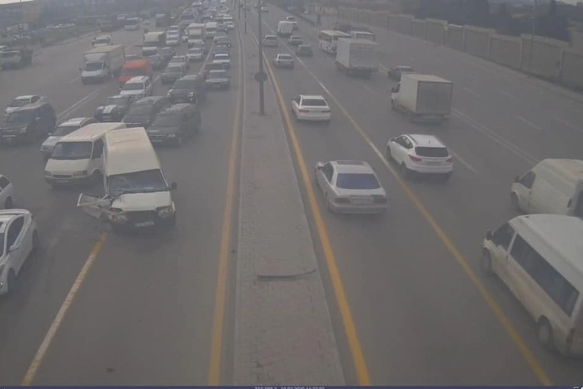 Bakının Ziya Bünyadov prospektində sıxlıq