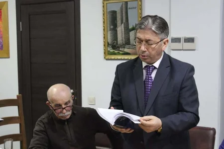 Ukrayna azərbaycanlıları həmrəylik toplantısında “Azərbaycan diasporu” kitabını təqdim ediblər