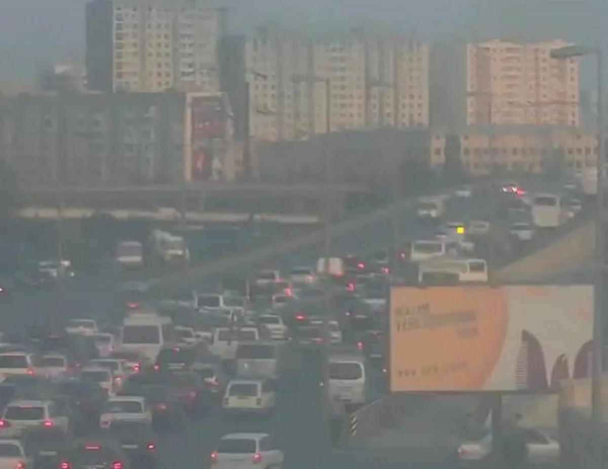 Bakıda yol qəzası baş verib, prospektdə tıxac yaranıb - FOTO